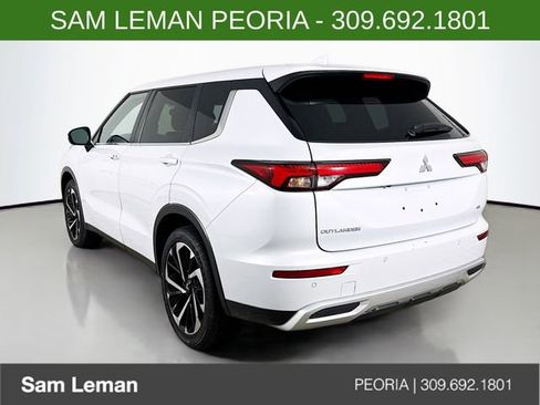 Used 2024 Mitsubishi Outlander SE image 5