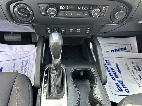 Used 2022 Nissan Frontier SV image 28