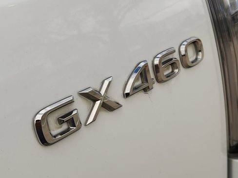 Used 2017 Lexus GX 460 Premium w/ Premium Package image 12