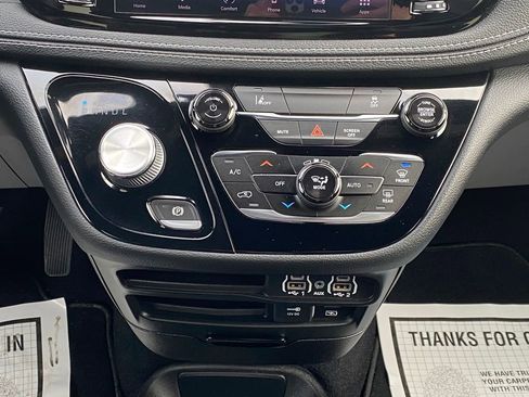 Used 2022 Chrysler Pacifica Touring-L w/ S Appearance Package image 25