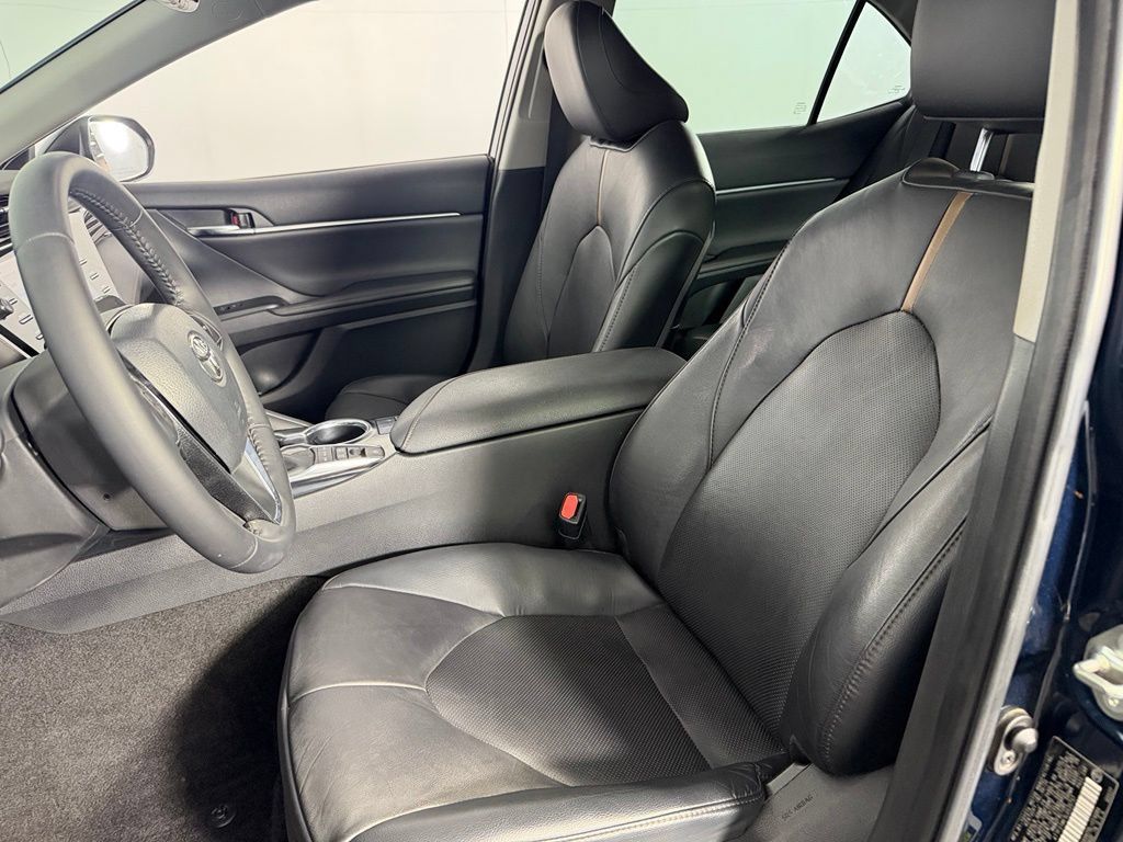 Used 2020 Toyota Camry XLE w/ Carpet Mat Package FWD image 21