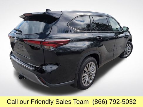 Used 2024 Toyota Highlander Platinum image 6