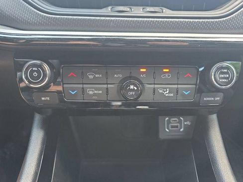 Used 2025 Jeep Compass Trailhawk AWD/4WD image 28