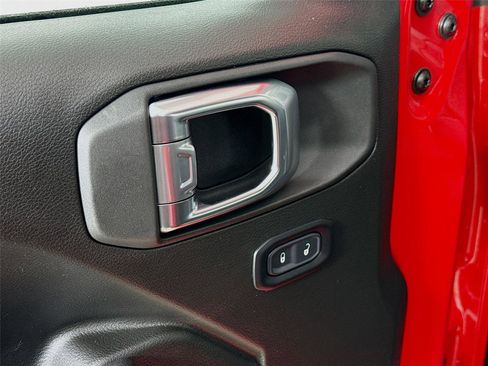 Used 2025 Jeep Wrangler Sport image 17