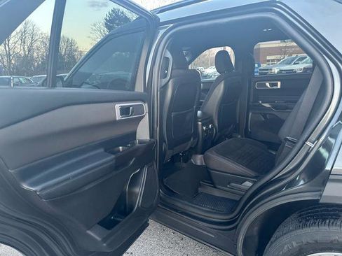 Used 2020 Ford Explorer XLT w/ Comfort Package image 13