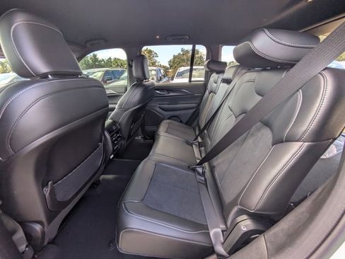 New 2025 Jeep Grand Cherokee Altitude image 12