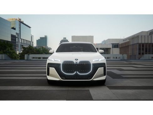 New 2026 BMW i7 eDrive50 w/ M Sport Package image 3