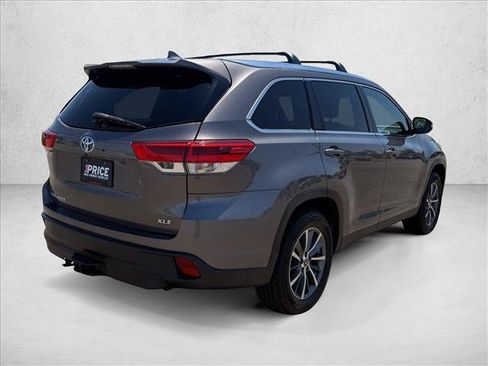 Used 2019 Toyota Highlander XLE FWD image 5