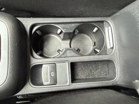 Used 2017 Volkswagen Tiguan Limited w/ Premium Package FWD image 32