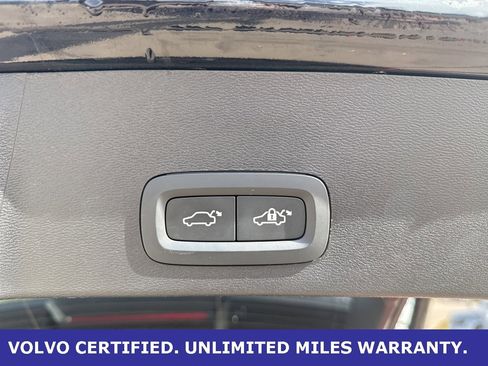 Certified 2025 Volvo XC40 B5 Core image 8