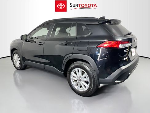 Used 2025 Toyota Corolla Cross LE image 6