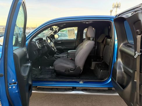 Used 2016 Toyota Tacoma TRD Off-Road w/ Premium & Technology Package image 22