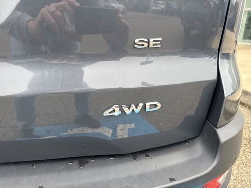 Used 2022 Ford EcoSport SE w/ SE Convenience Package image 3