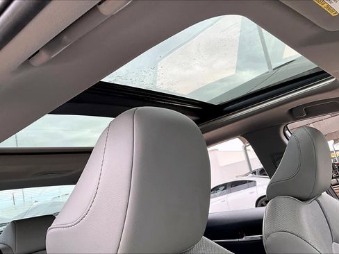 Used 2023 Toyota Camry XLE w/ Navigation Package image 14