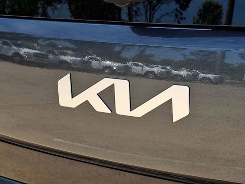 Used 2025 Kia Soul LX w/ LX Technology Package FWD image 30