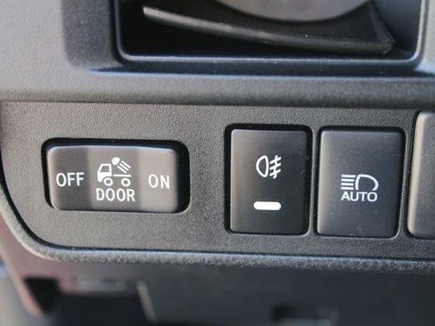 Used 2019 Toyota Tacoma SR image 29