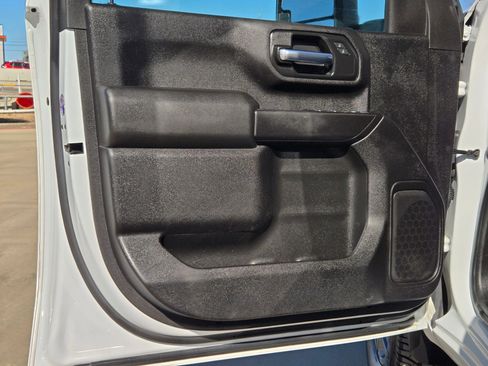 Used 2024 GMC Sierra 2500 Pro w/ Convenience Package image 11