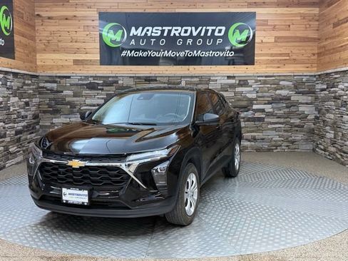 Used 2024 Chevrolet Trax LS FWD image 4