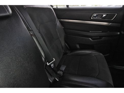 Used 2018 Ford Explorer XLT w/ Equipment Group 202A AWD/4WD image 15