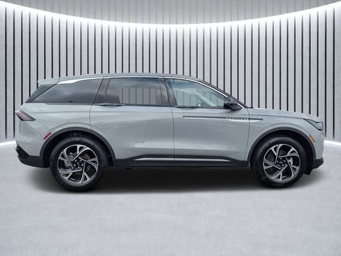 New 2026 Lincoln Nautilus Premier image 2