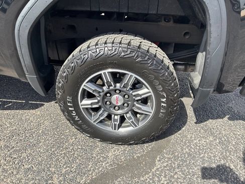Used 2024 GMC Sierra 1500 AT4 w/ Technology Package AWD/4WD image 10