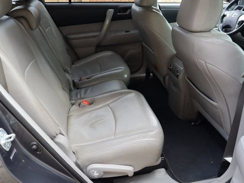 Used 2013 Toyota Highlander SE AWD/4WD image 18