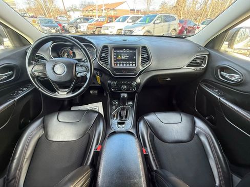 Used 2020 Jeep Cherokee Trailhawk image 28