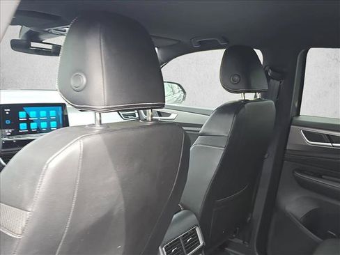 Used 2024 Volkswagen Atlas Cross Sport SE image 13