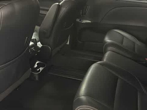 Used 2018 Toyota Sienna SE Premium FWD image 27