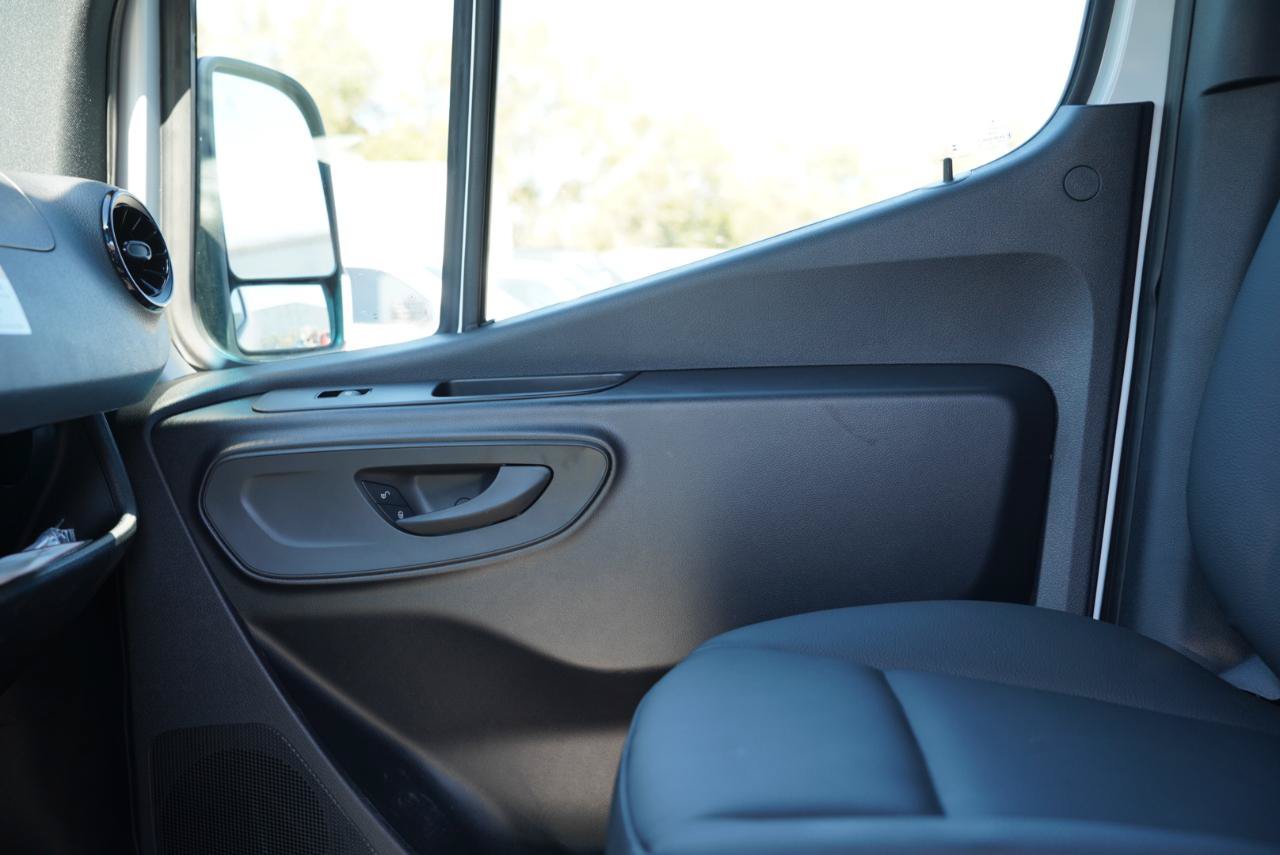 Used 2025 Mercedes-Benz Sprinter 2500 image 31