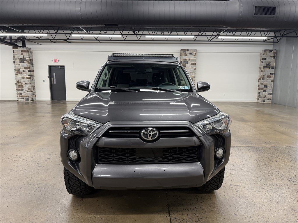 Used 2020 Toyota 4Runner SR5 AWD/4WD image 2