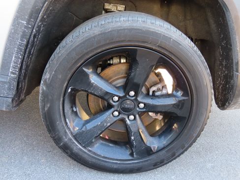 Used 2023 Jeep Grand Cherokee L Laredo image 42