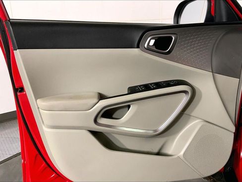Certified 2024 Kia Soul LX FWD image 24