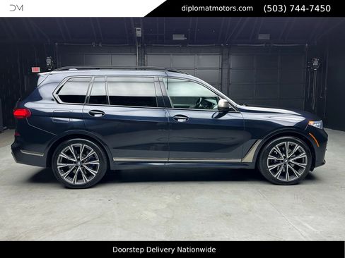 Used 2021 BMW X7 M50i image 8