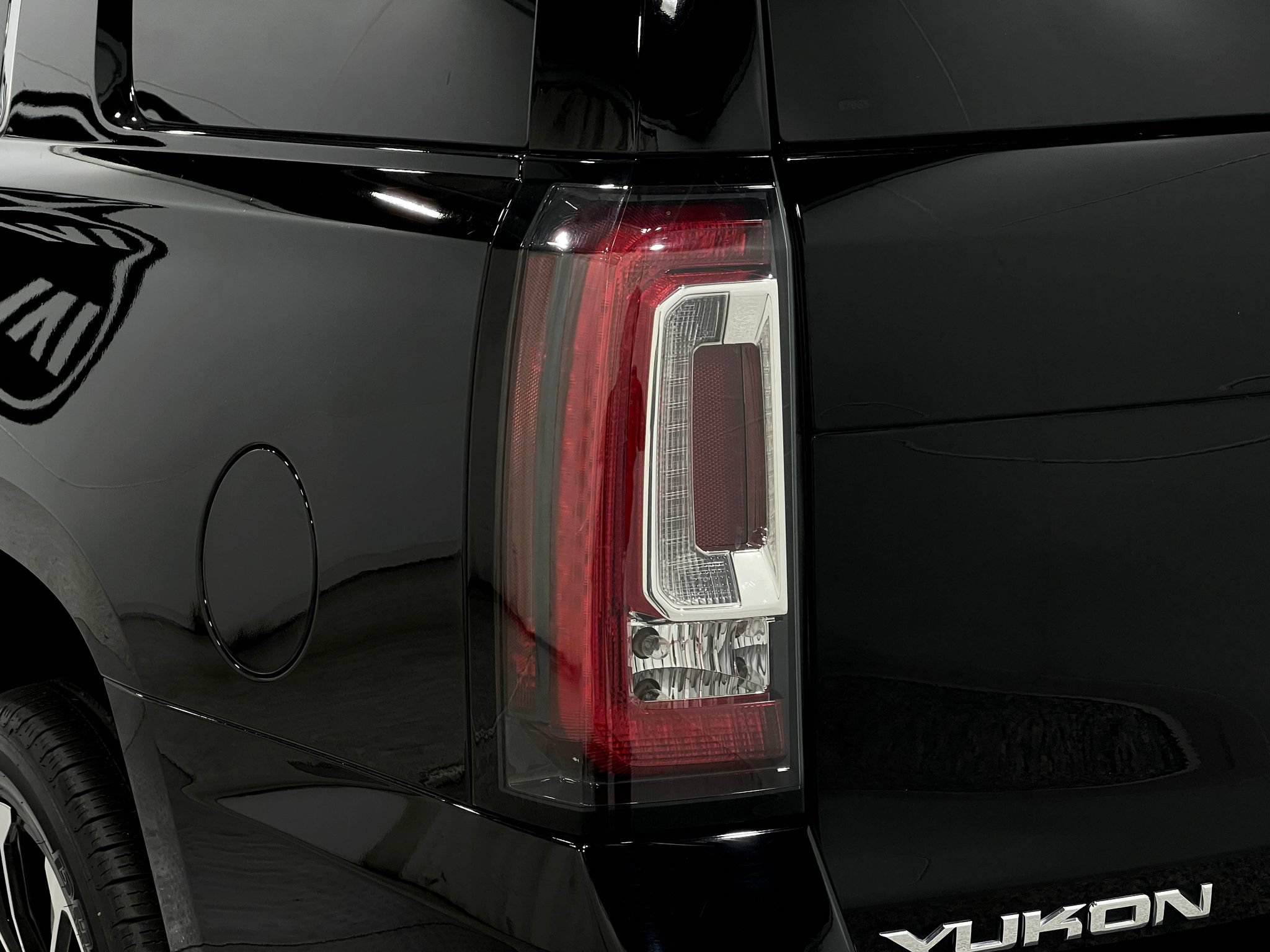 Used 2020 GMC Yukon Denali w/ Denali Premium Package AWD/4WD image 36