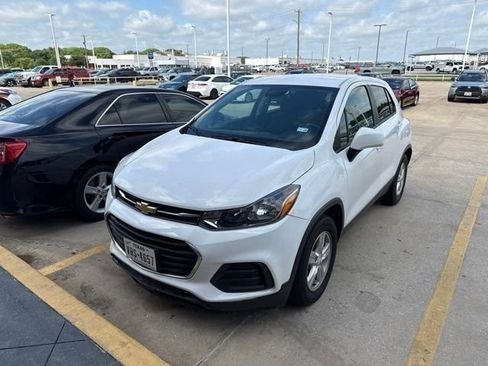 Used 2019 Chevrolet Trax LS w/ Tint and Cruise Package FWD image 3