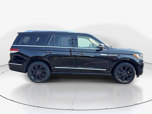Used 2023 Lincoln Navigator Reserve AWD/4WD image 2