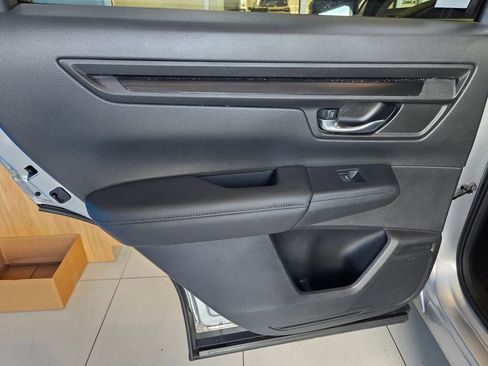 Used 2025 Honda CR-V LX image 18