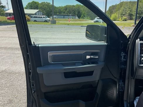 Used 2017 RAM 1500 Classic SLT AWD/4WD image 24