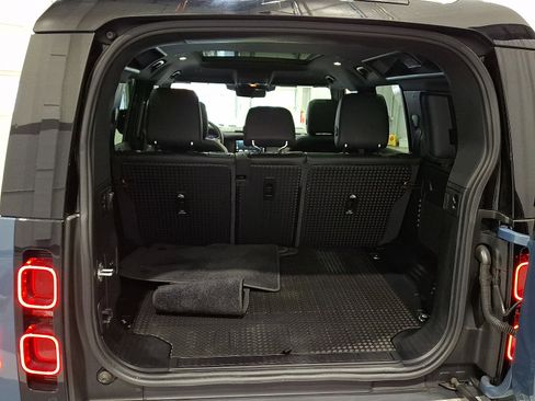 Used 2021 Land Rover Defender 110 SE image 27