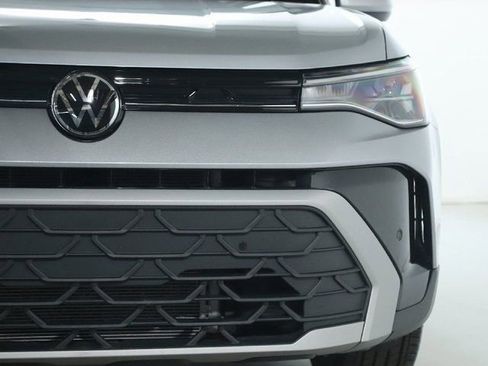 Used 2025 Volkswagen Taos SE image 7