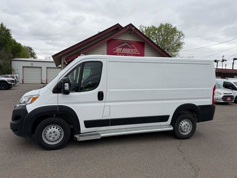 Used 2025 RAM ProMaster 2500 w/ U-Haul Equipment Group FWD image 2
