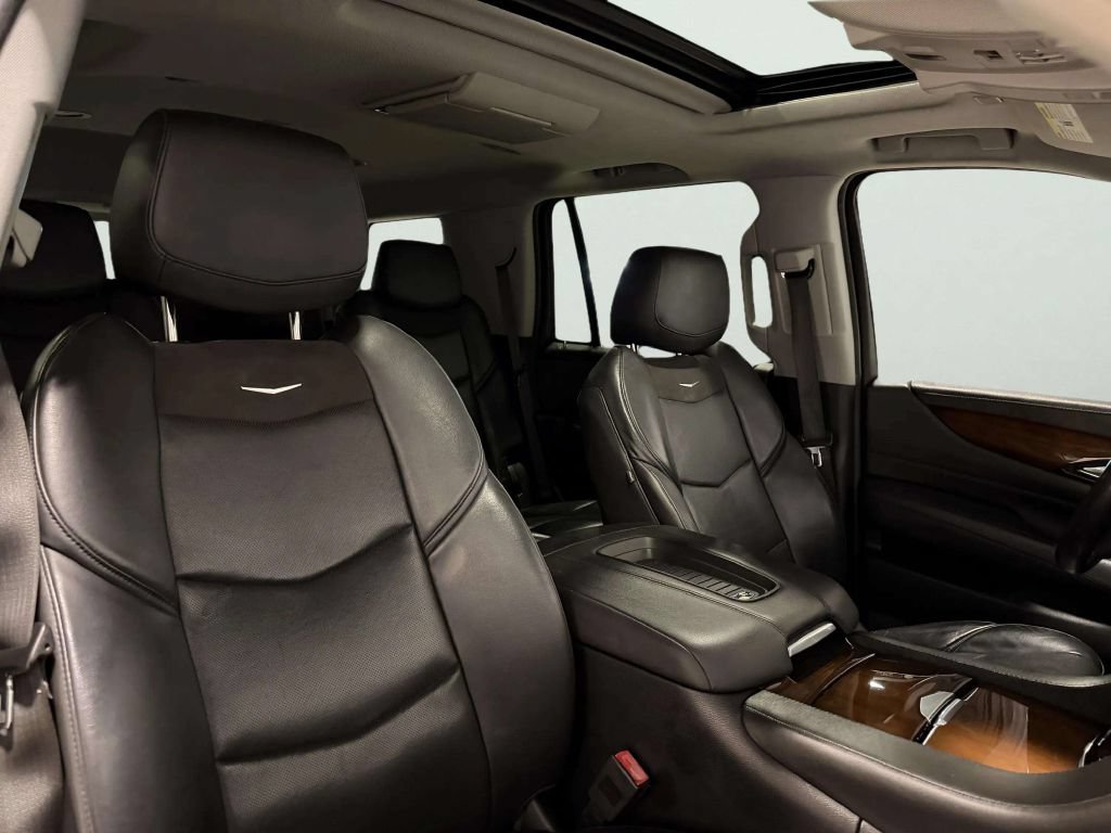 Used 2018 Cadillac Escalade Premium Luxury AWD/4WD image 32