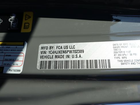 Used 2023 Jeep Wrangler Unlimited Sahara AWD/4WD image 12