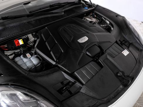 Used 2019 Porsche Cayenne S image 57