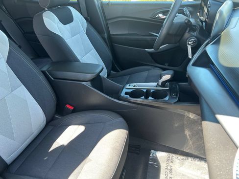 Used 2025 Chevrolet Trax LS FWD image 12