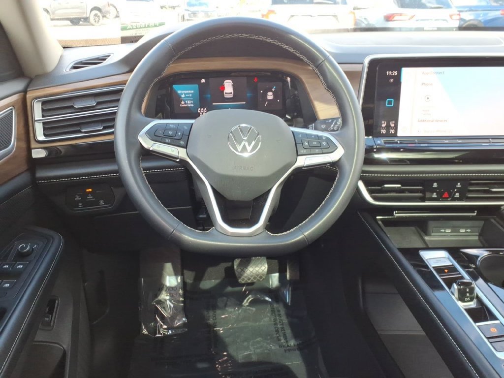 Used 2024 Volkswagen Atlas SE AWD/4WD image 14