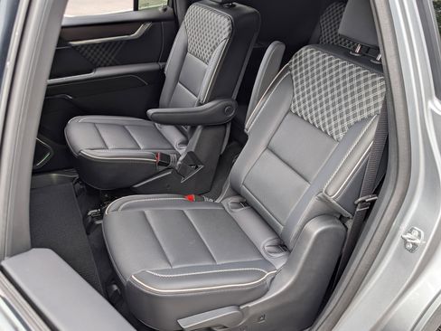 Used 2024 GMC Acadia Denali w/ Super Cruise Package image 17