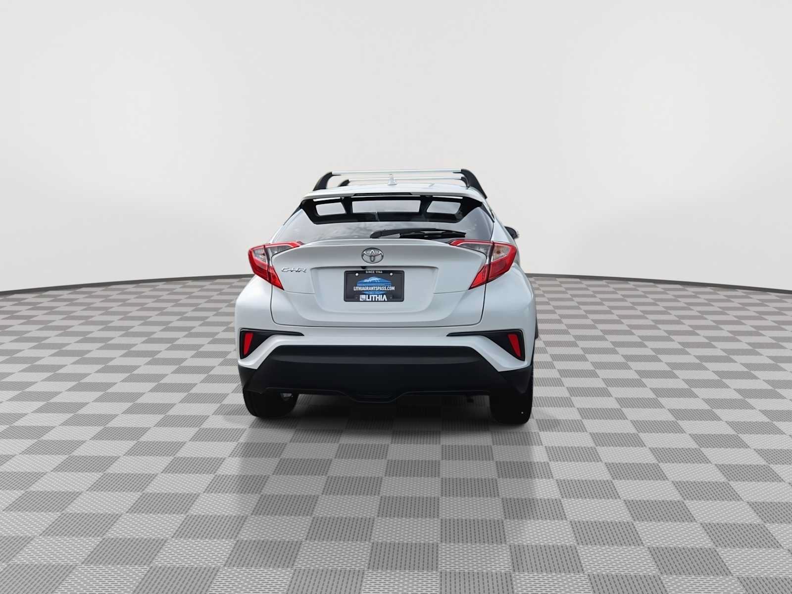 Used 2018 Toyota C-HR XLE FWD image 7