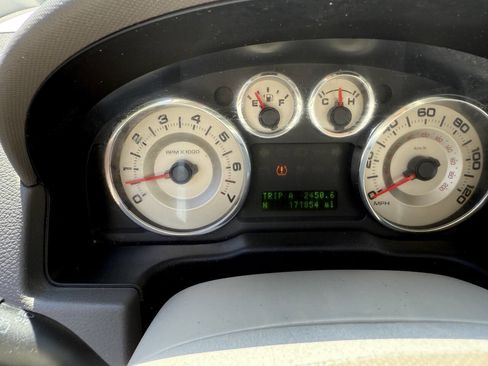 Used 2009 Ford Edge SEL image 25